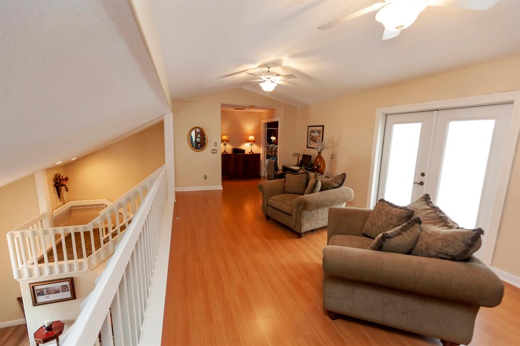 COUNTRY CLUB ESTATES - Residential