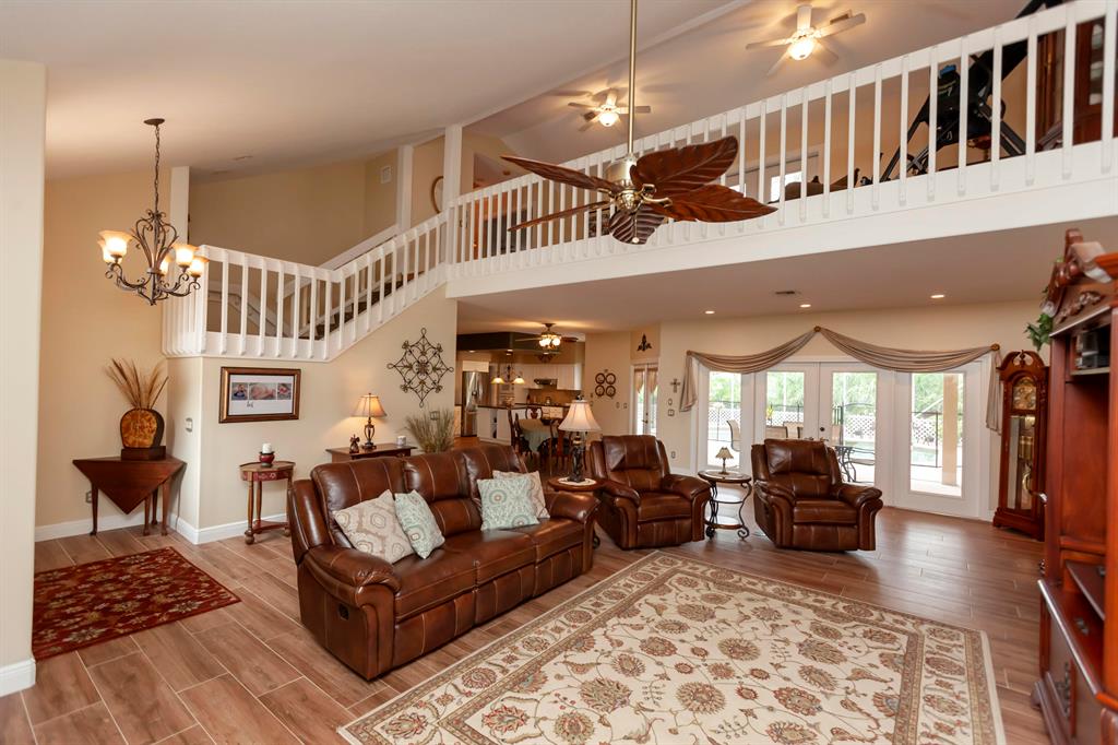 COUNTRY CLUB ESTATES - Residential