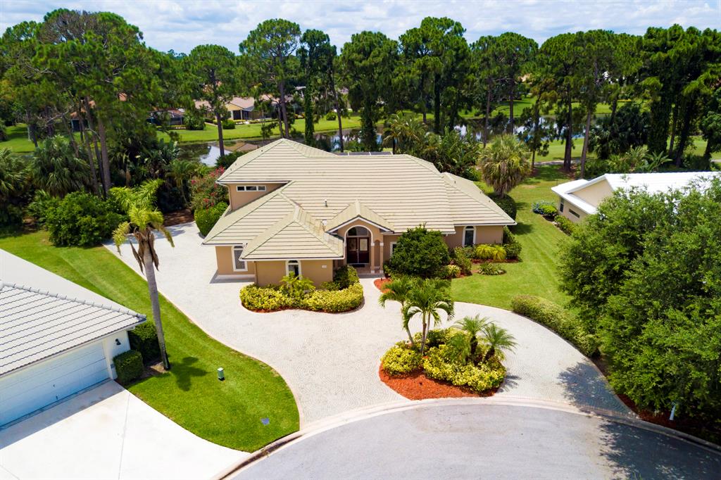 COUNTRY CLUB ESTATES - Residential