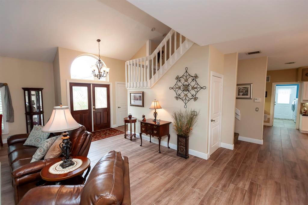 COUNTRY CLUB ESTATES - Residential