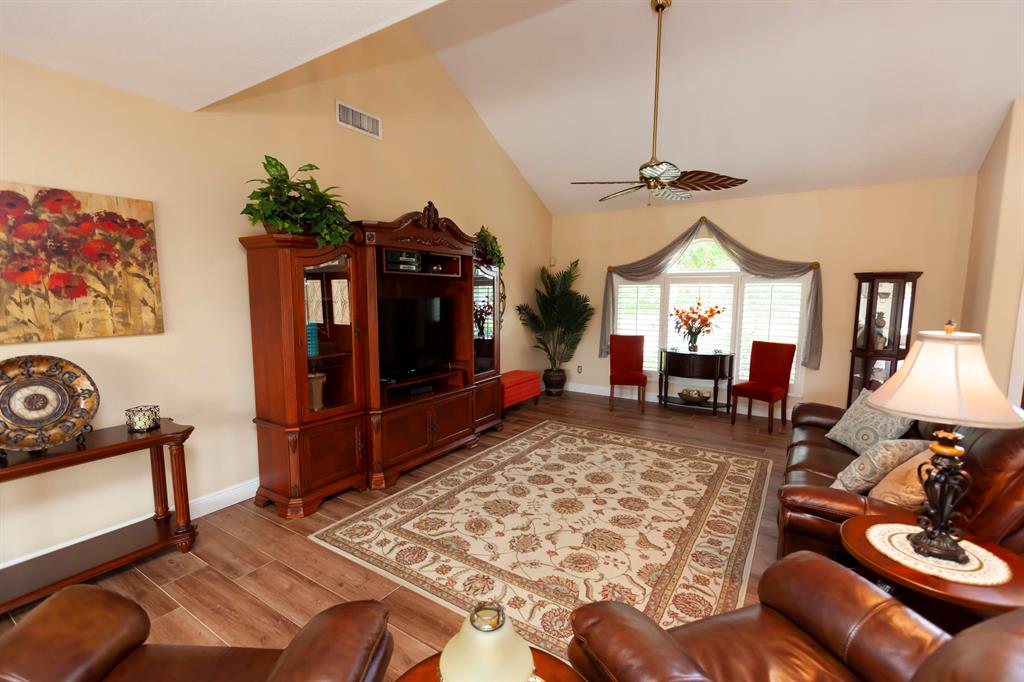 COUNTRY CLUB ESTATES - Residential