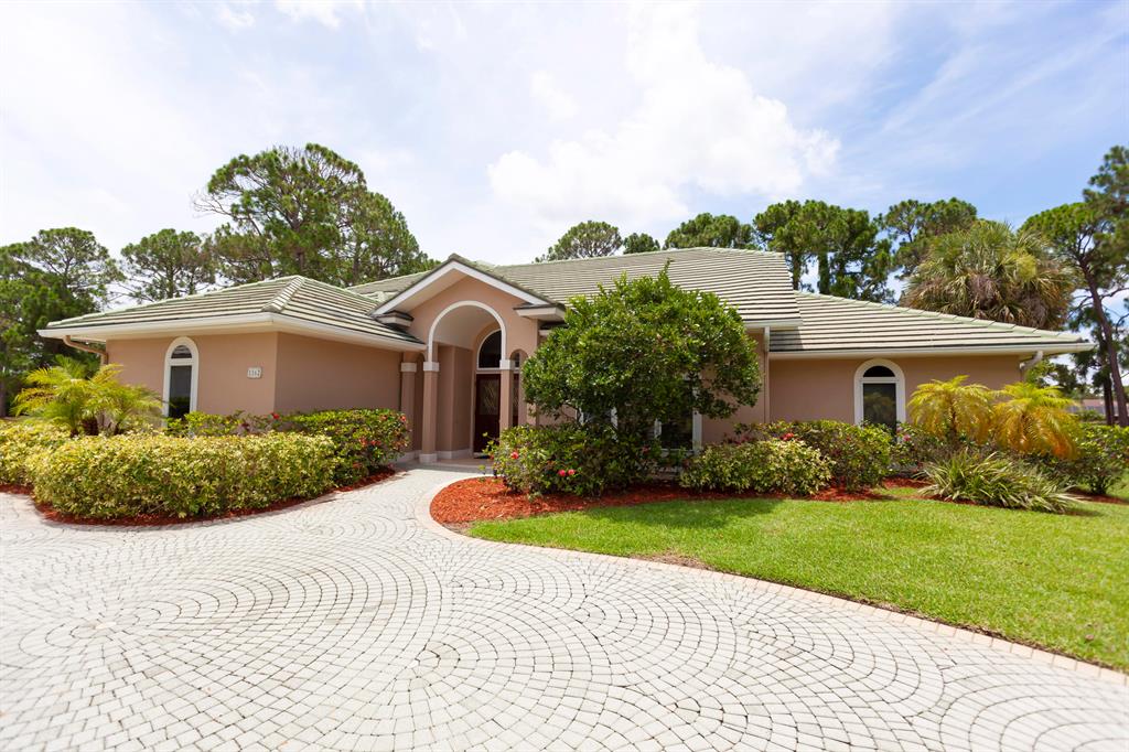 COUNTRY CLUB ESTATES - Residential