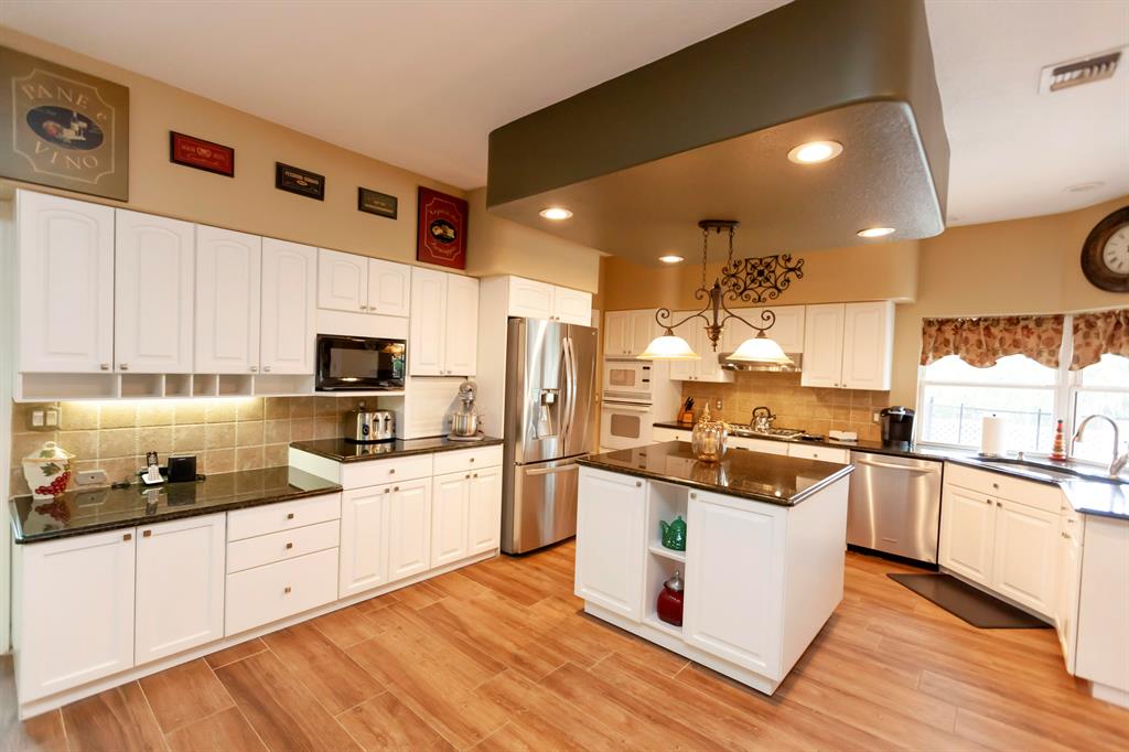 COUNTRY CLUB ESTATES - Residential