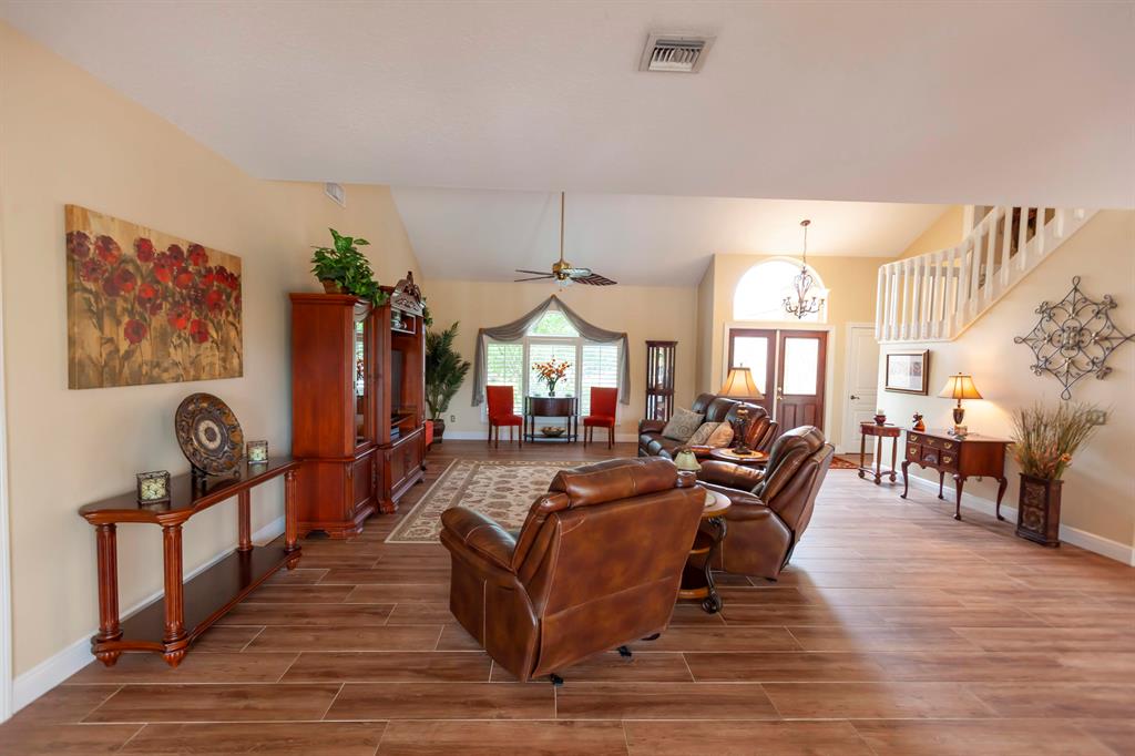 COUNTRY CLUB ESTATES - Residential