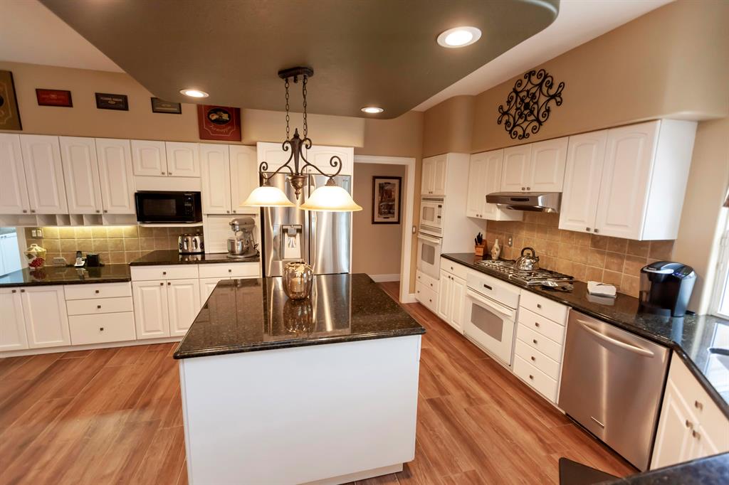 COUNTRY CLUB ESTATES - Residential