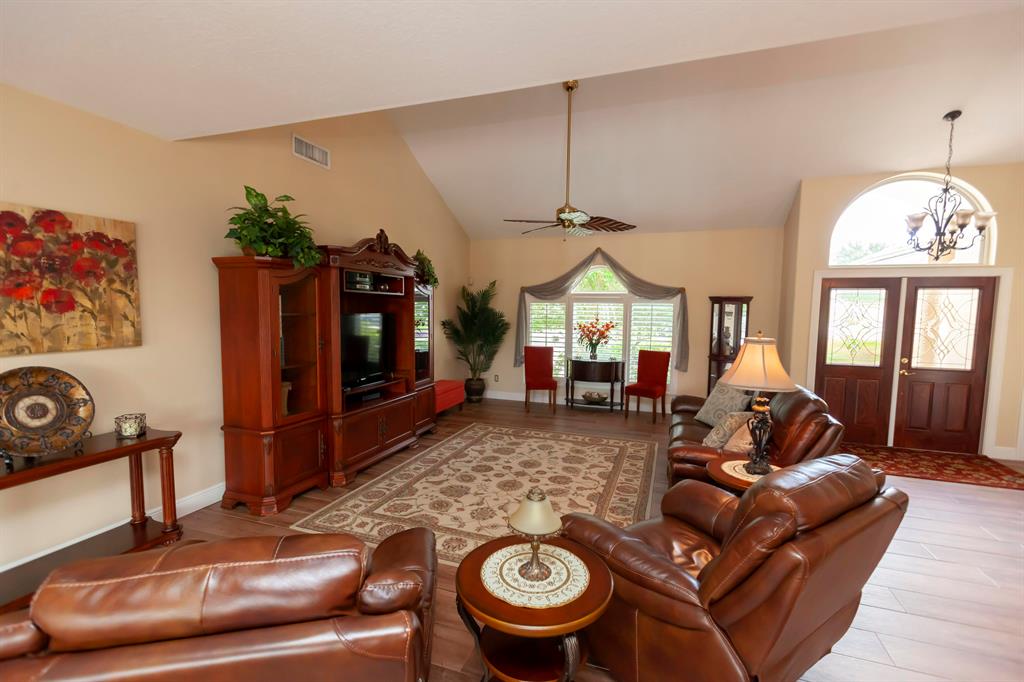 COUNTRY CLUB ESTATES - Residential