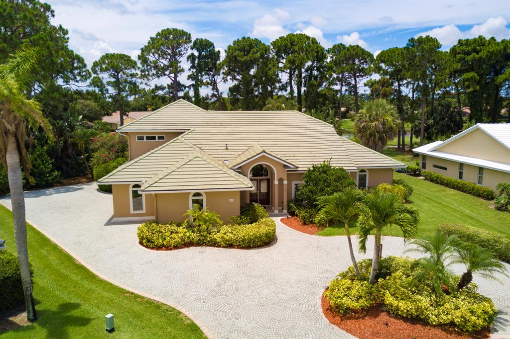 COUNTRY CLUB ESTATES - Residential