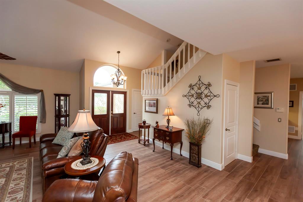 COUNTRY CLUB ESTATES - Residential