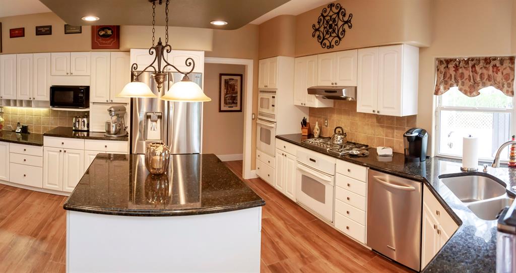 COUNTRY CLUB ESTATES - Residential