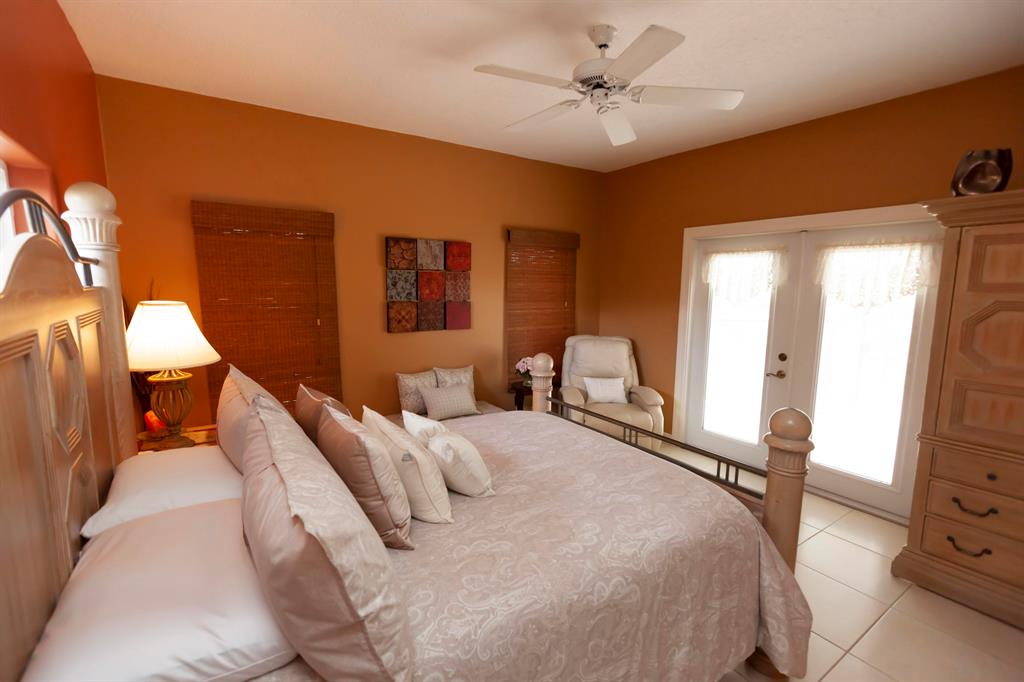 COUNTRY CLUB ESTATES - Residential