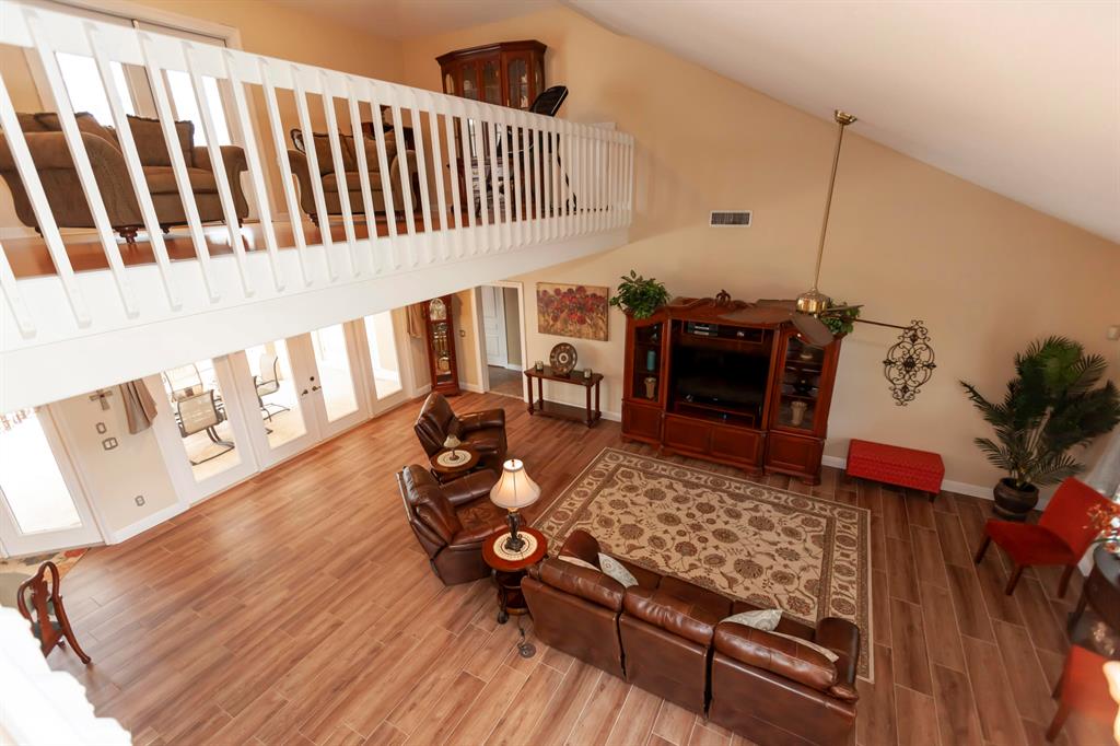 COUNTRY CLUB ESTATES - Residential