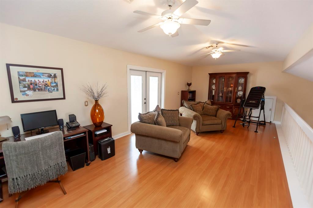 COUNTRY CLUB ESTATES - Residential