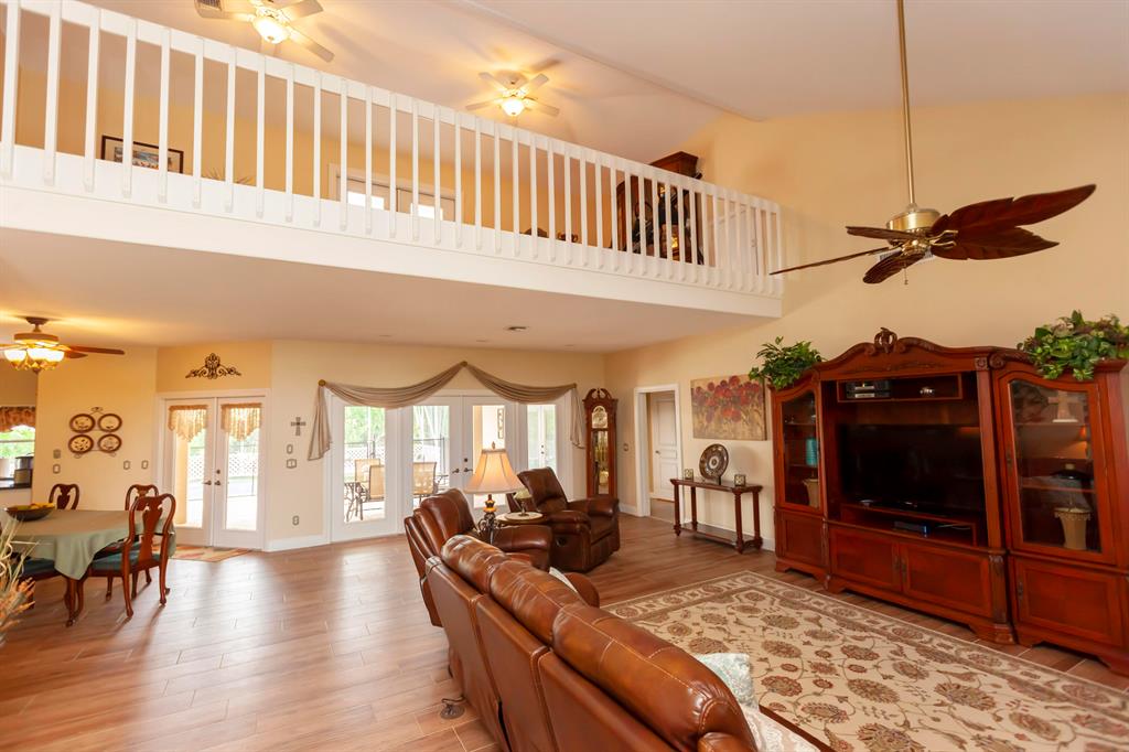 COUNTRY CLUB ESTATES - Residential