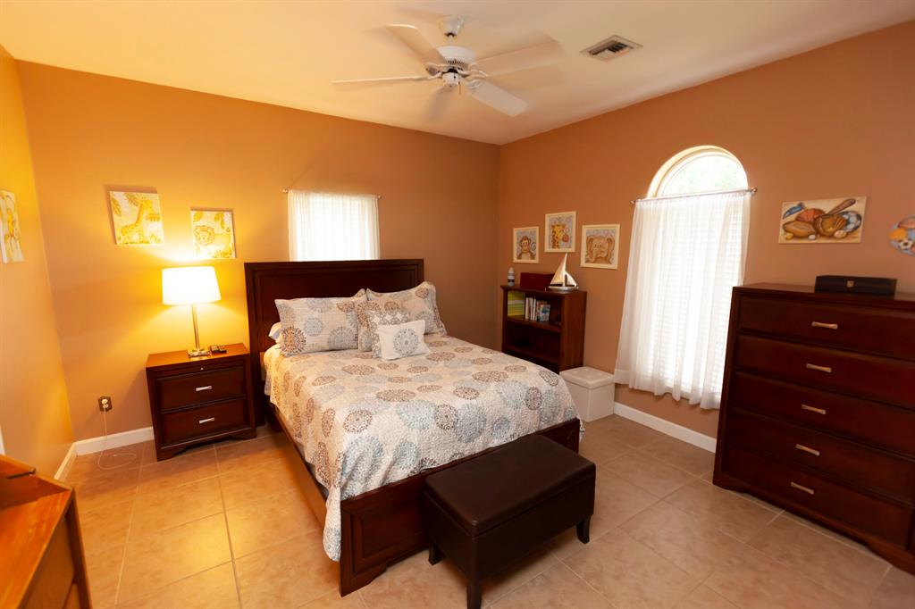 COUNTRY CLUB ESTATES - Residential