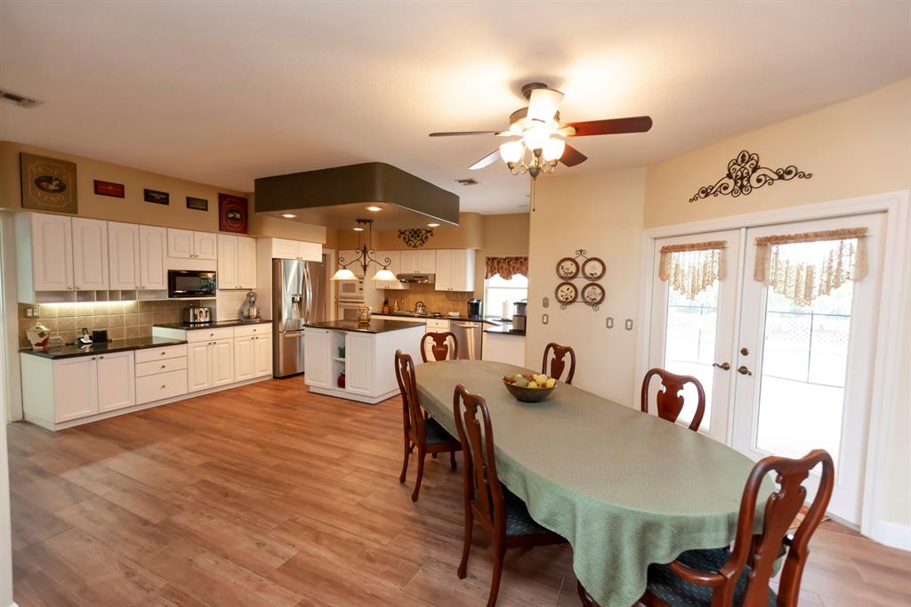 COUNTRY CLUB ESTATES - Residential