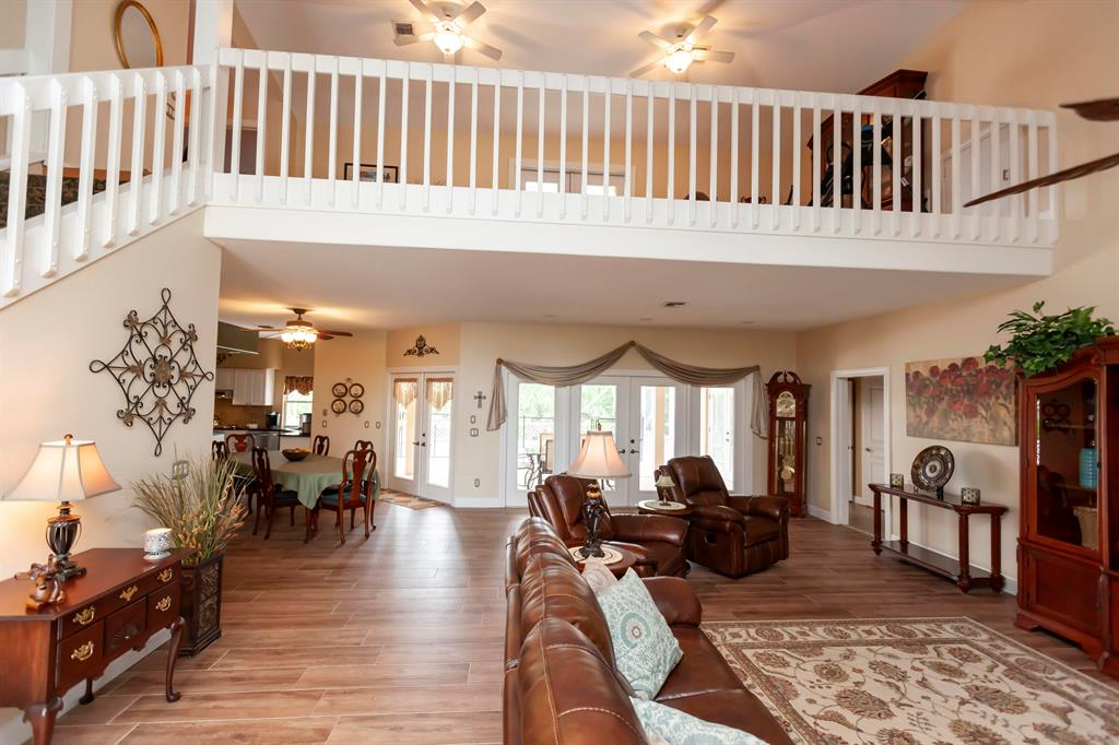 COUNTRY CLUB ESTATES - Residential