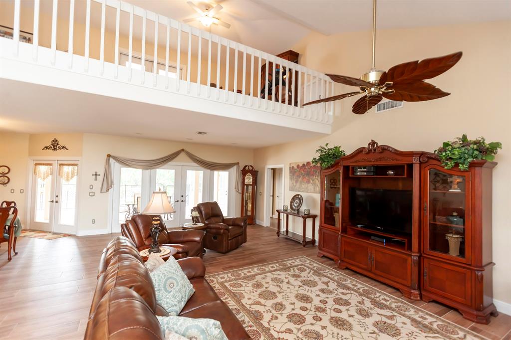 COUNTRY CLUB ESTATES - Residential