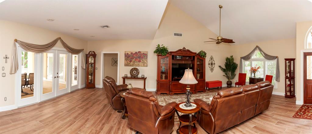 COUNTRY CLUB ESTATES - Residential