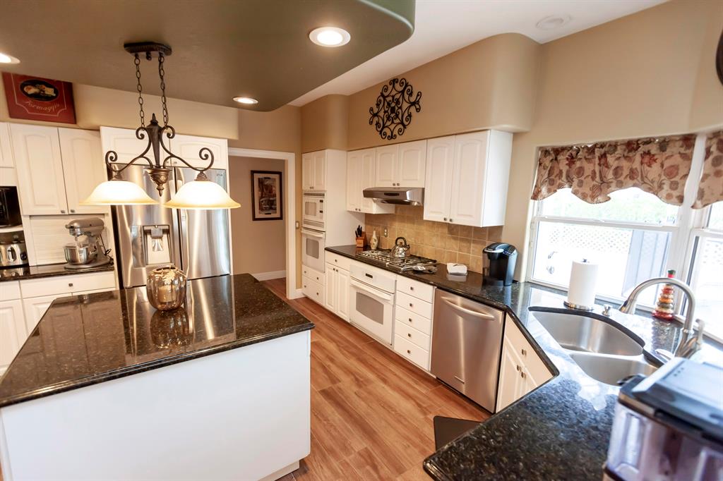 COUNTRY CLUB ESTATES - Residential