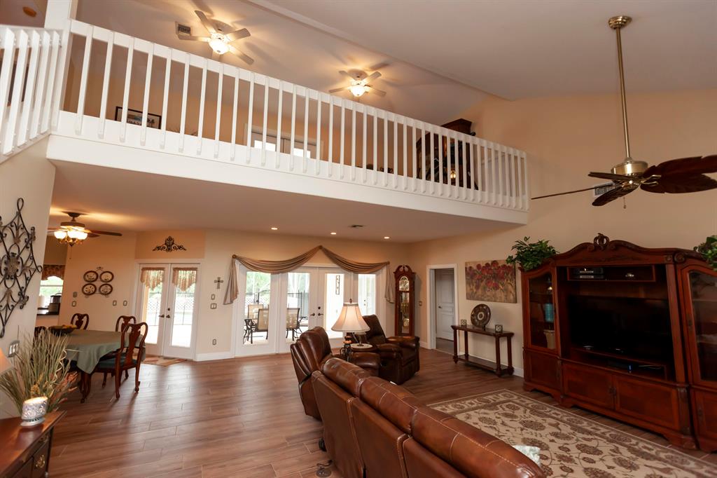 COUNTRY CLUB ESTATES - Residential