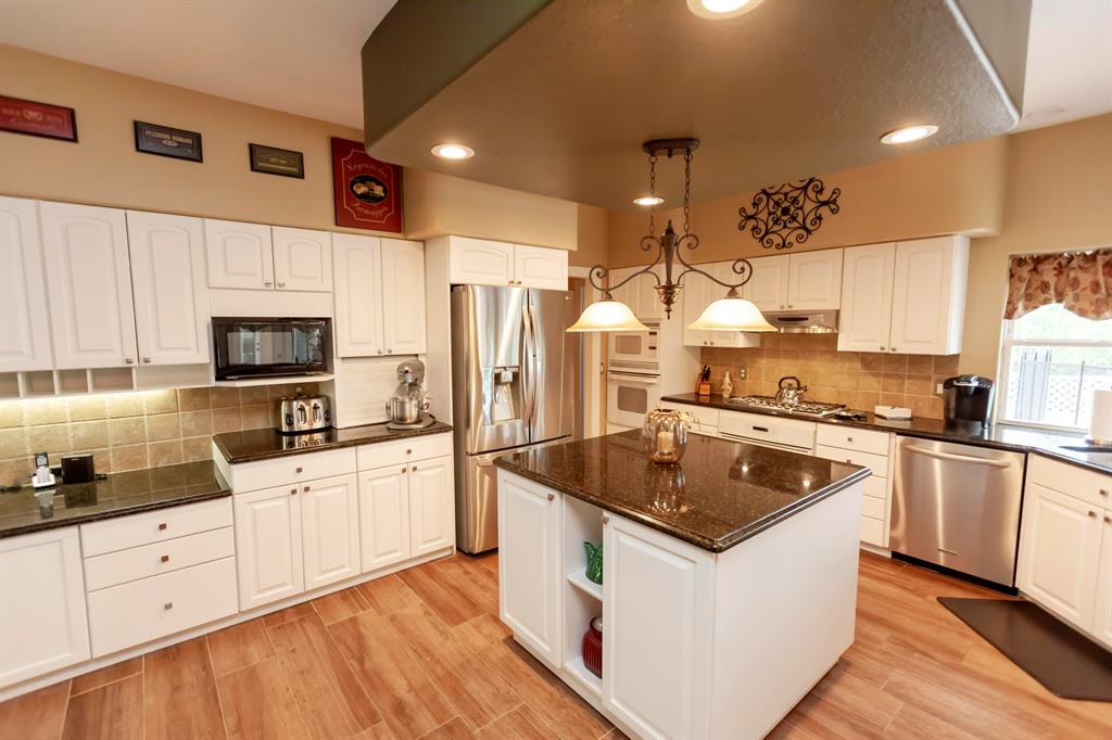 COUNTRY CLUB ESTATES - Residential