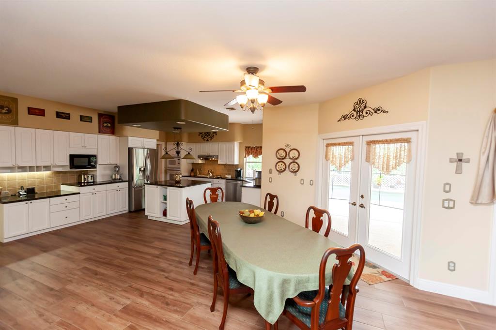 COUNTRY CLUB ESTATES - Residential