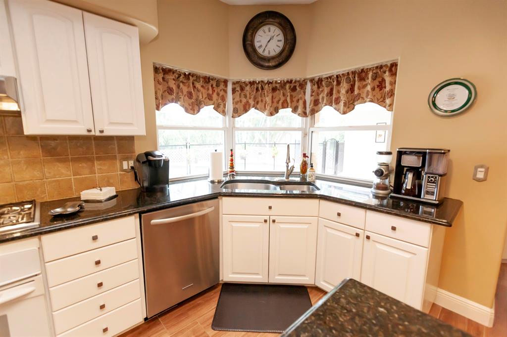 COUNTRY CLUB ESTATES - Residential