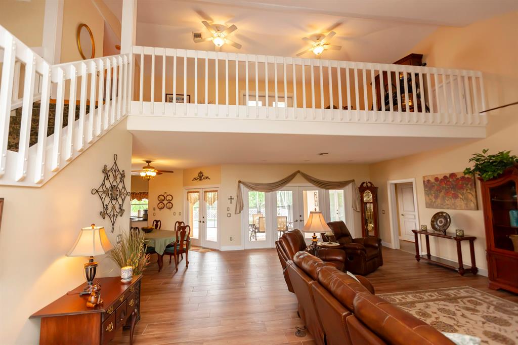 COUNTRY CLUB ESTATES - Residential