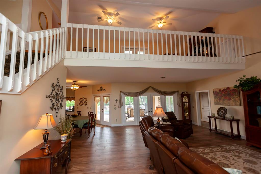 COUNTRY CLUB ESTATES - Residential