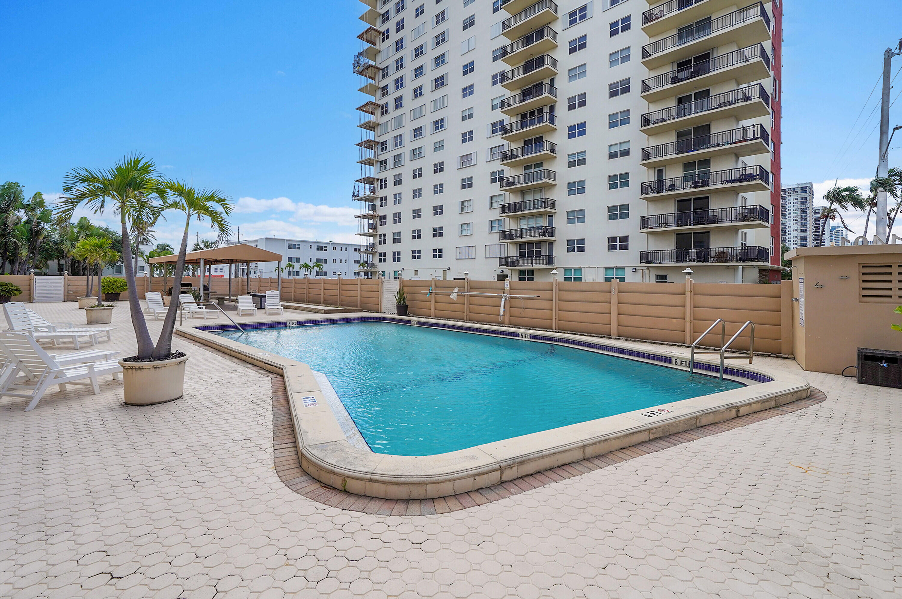STRATFORD TOWERS CONDO - Residential