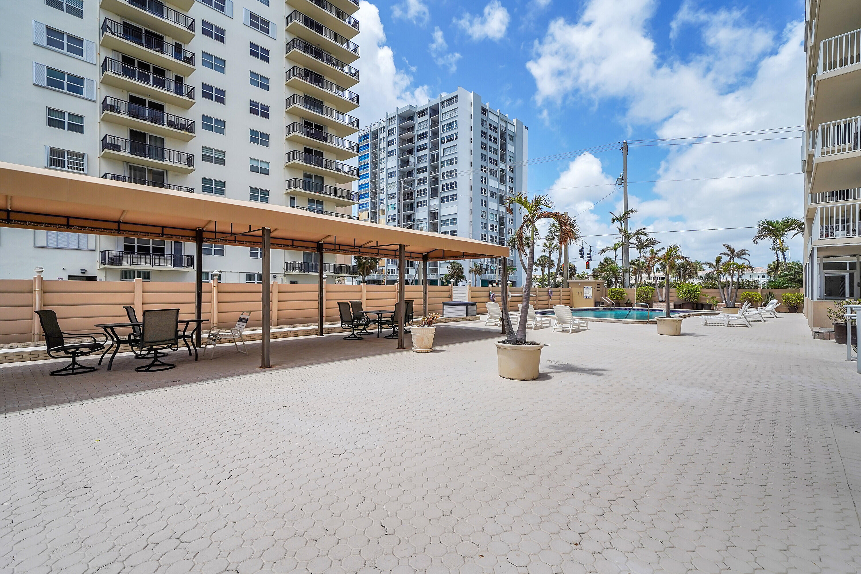 STRATFORD TOWERS CONDO - Residential