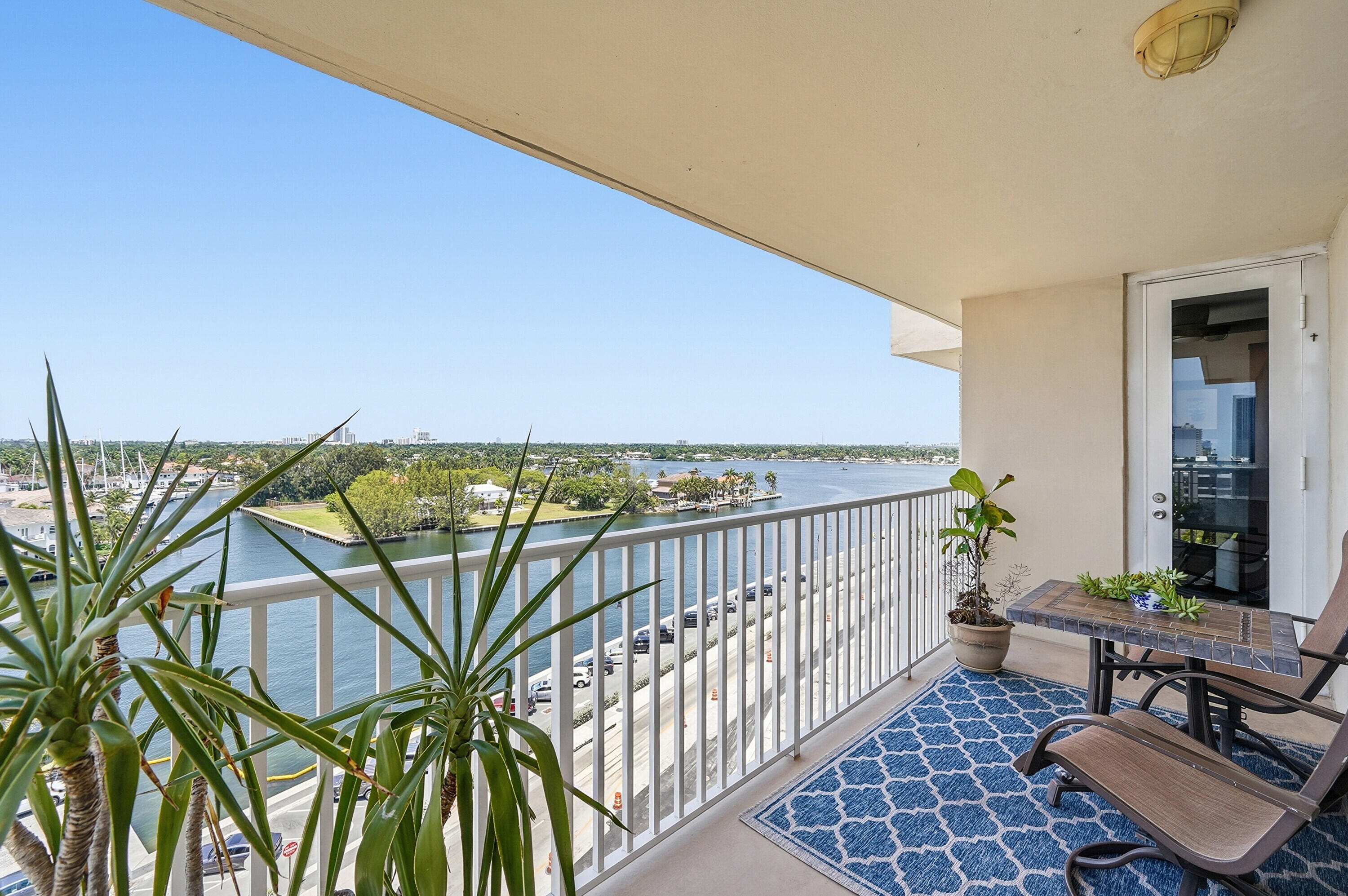 STRATFORD TOWERS CONDO - Residential