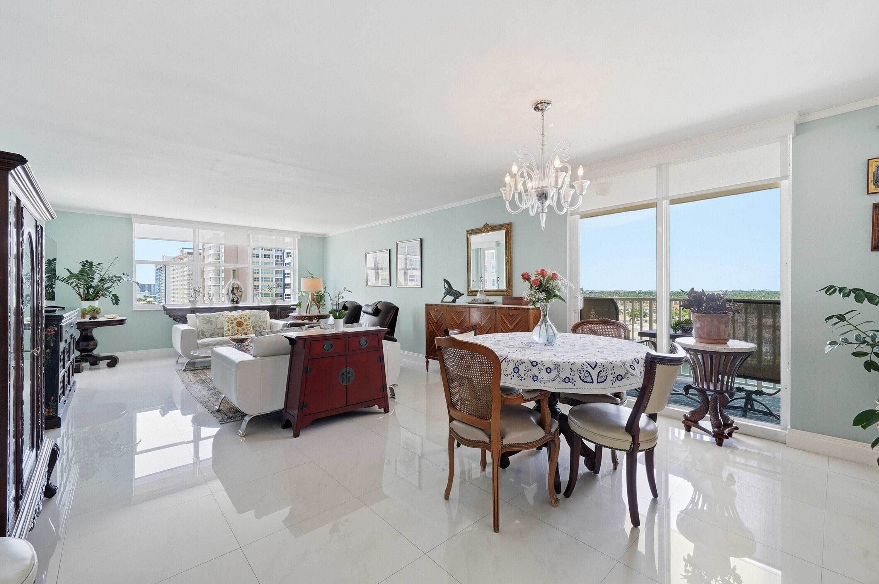 STRATFORD TOWERS CONDO - Residential