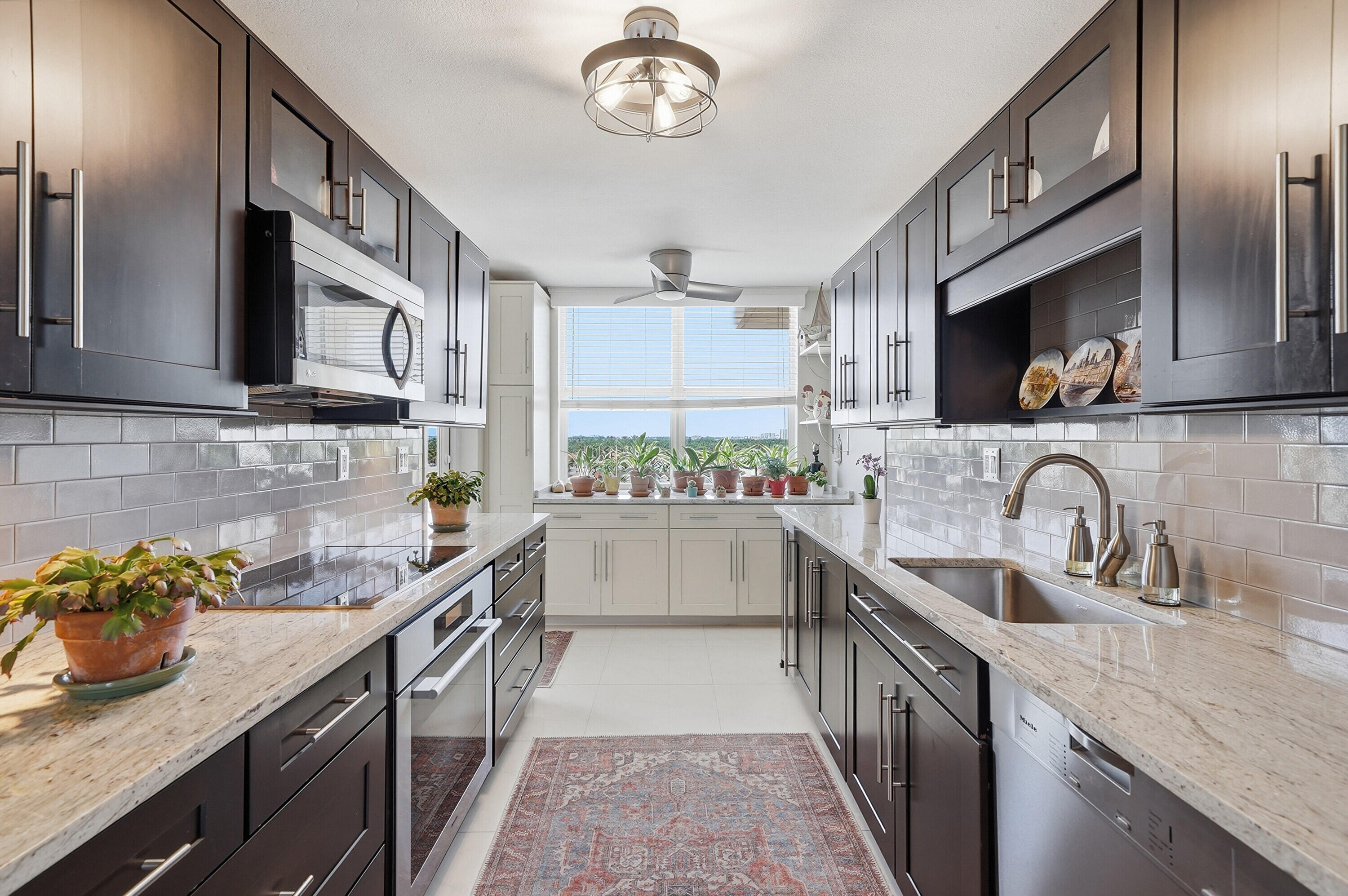 STRATFORD TOWERS CONDO - Residential