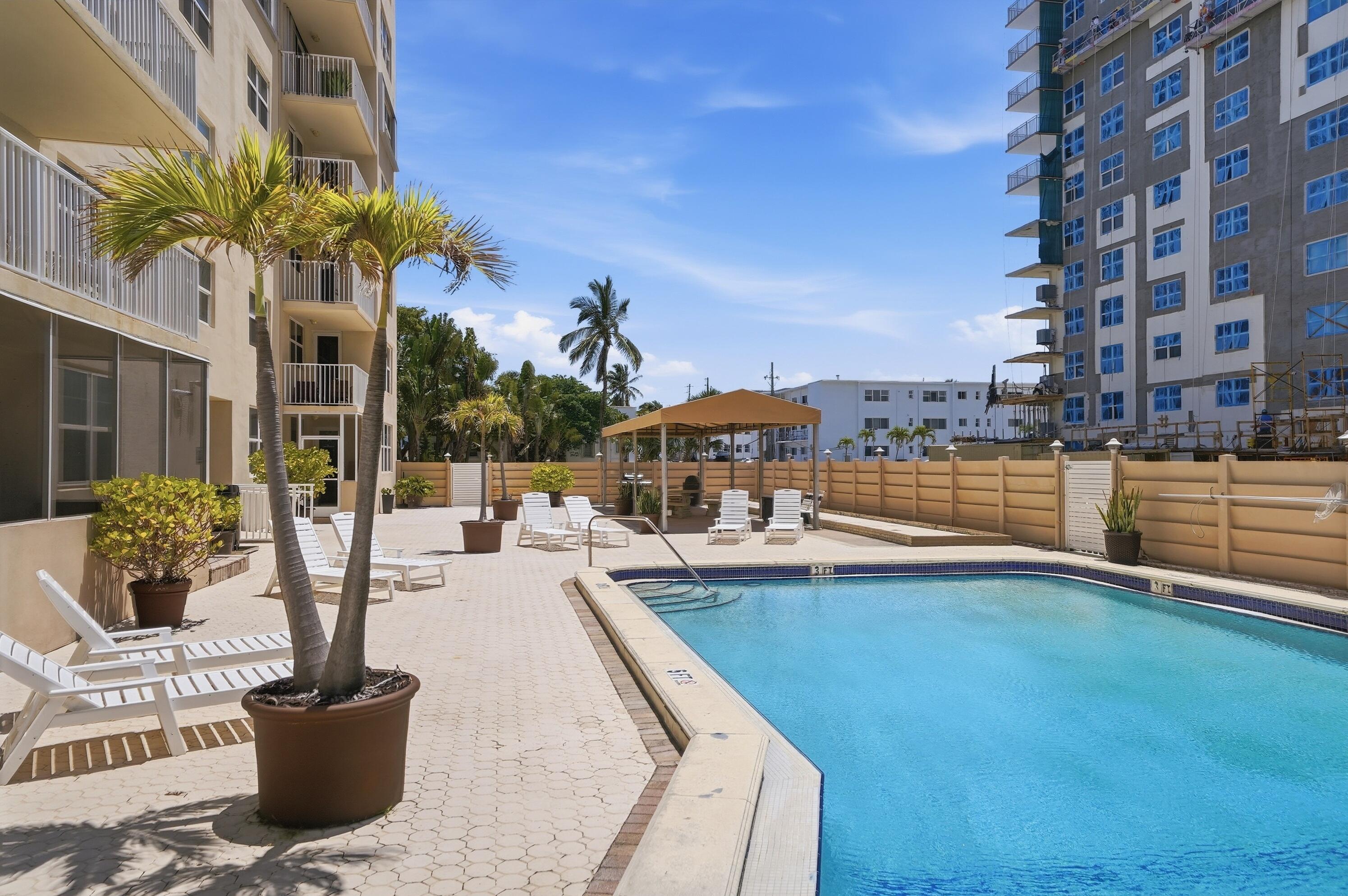 STRATFORD TOWERS CONDO - Residential