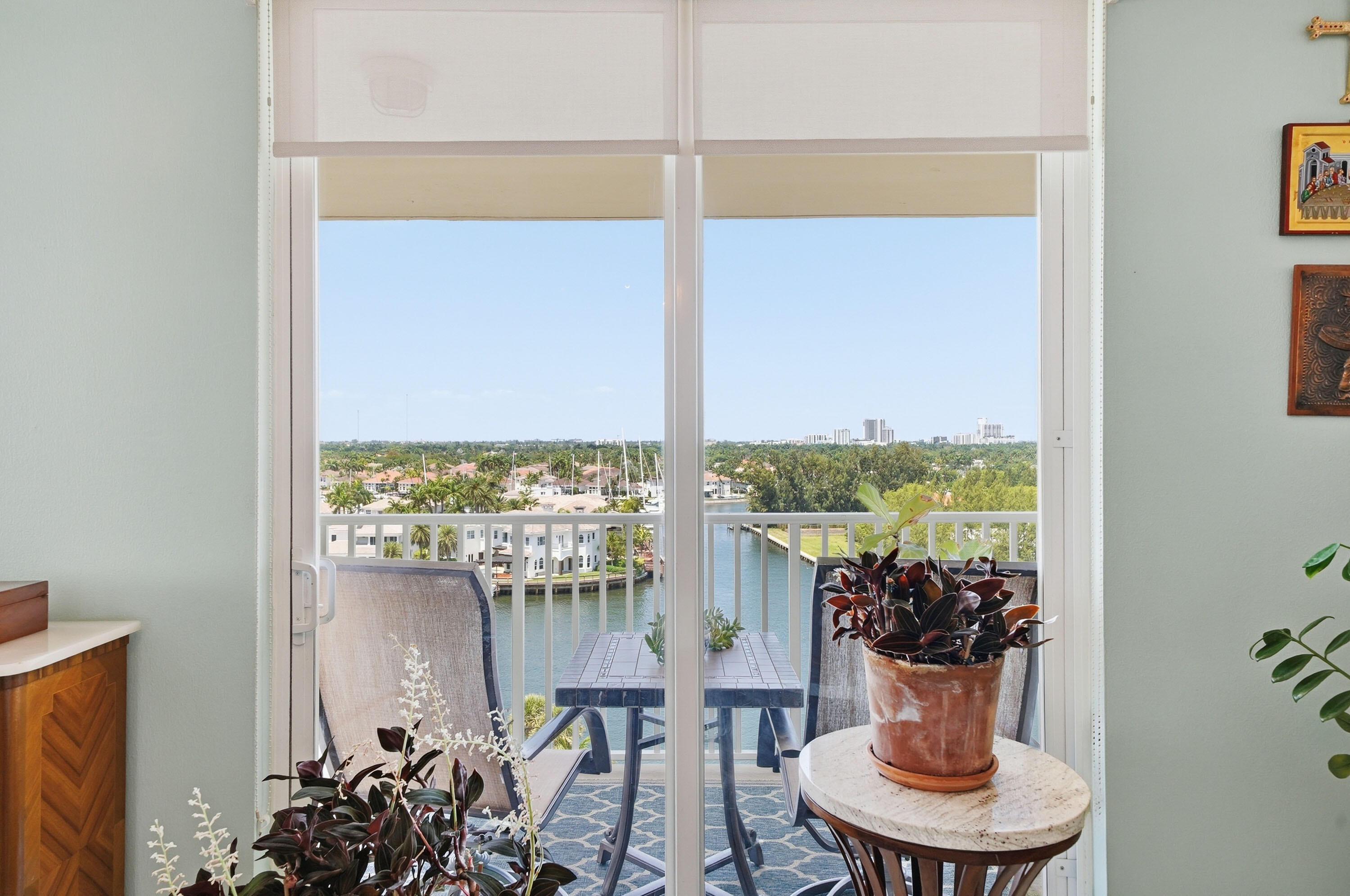 STRATFORD TOWERS CONDO - Residential