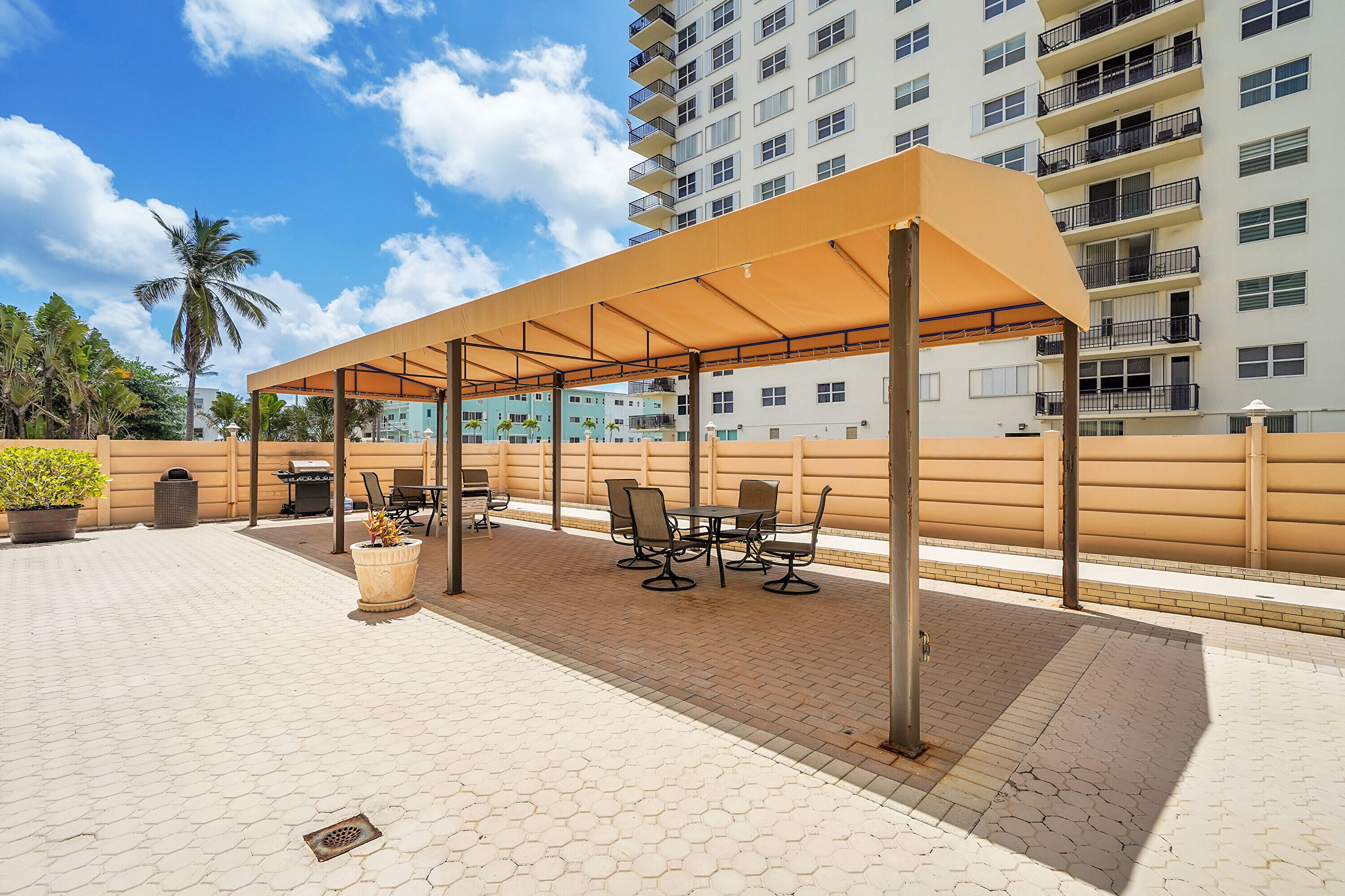 STRATFORD TOWERS CONDO - Residential