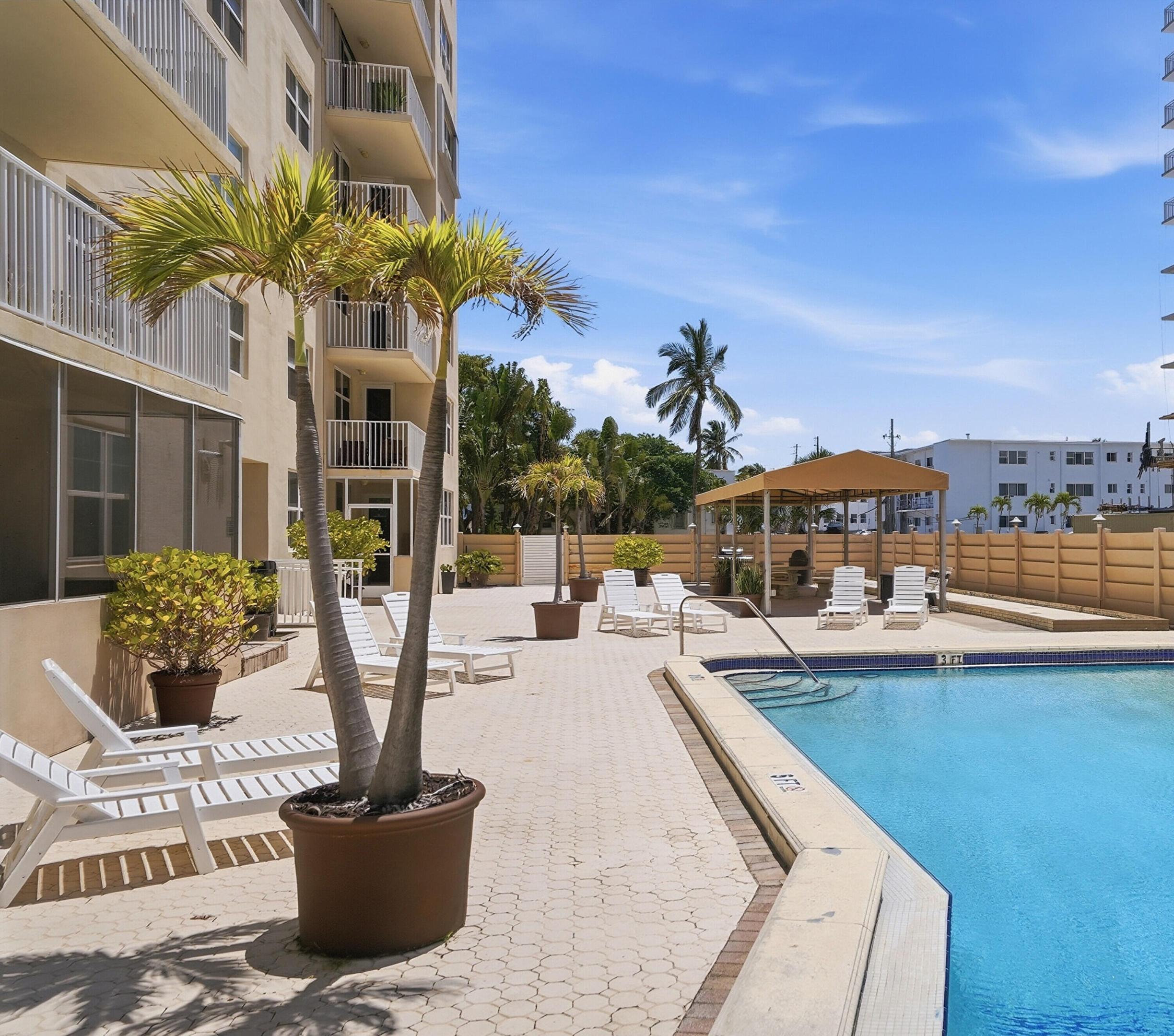 STRATFORD TOWERS CONDO - Residential