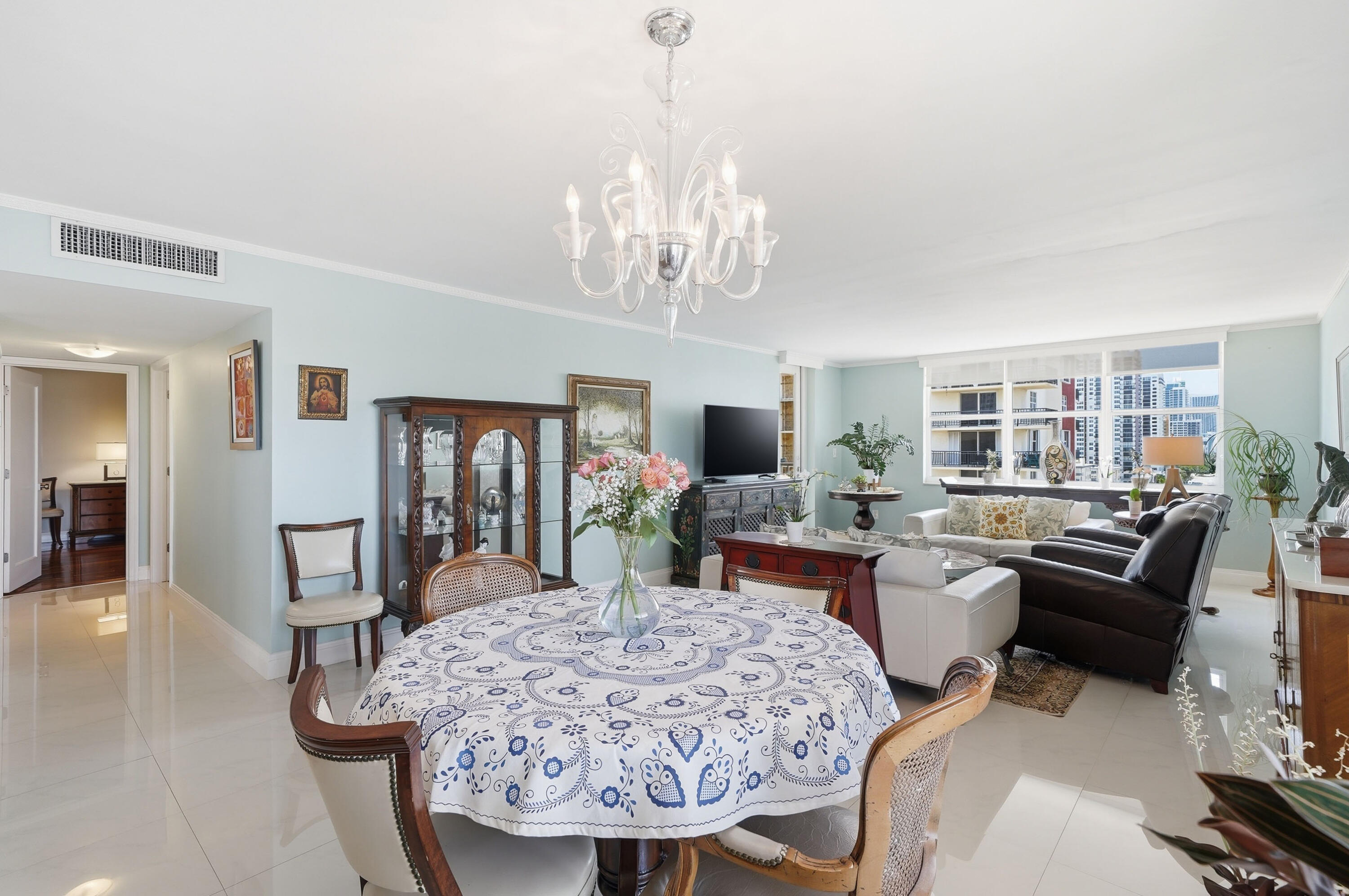 STRATFORD TOWERS CONDO - Residential