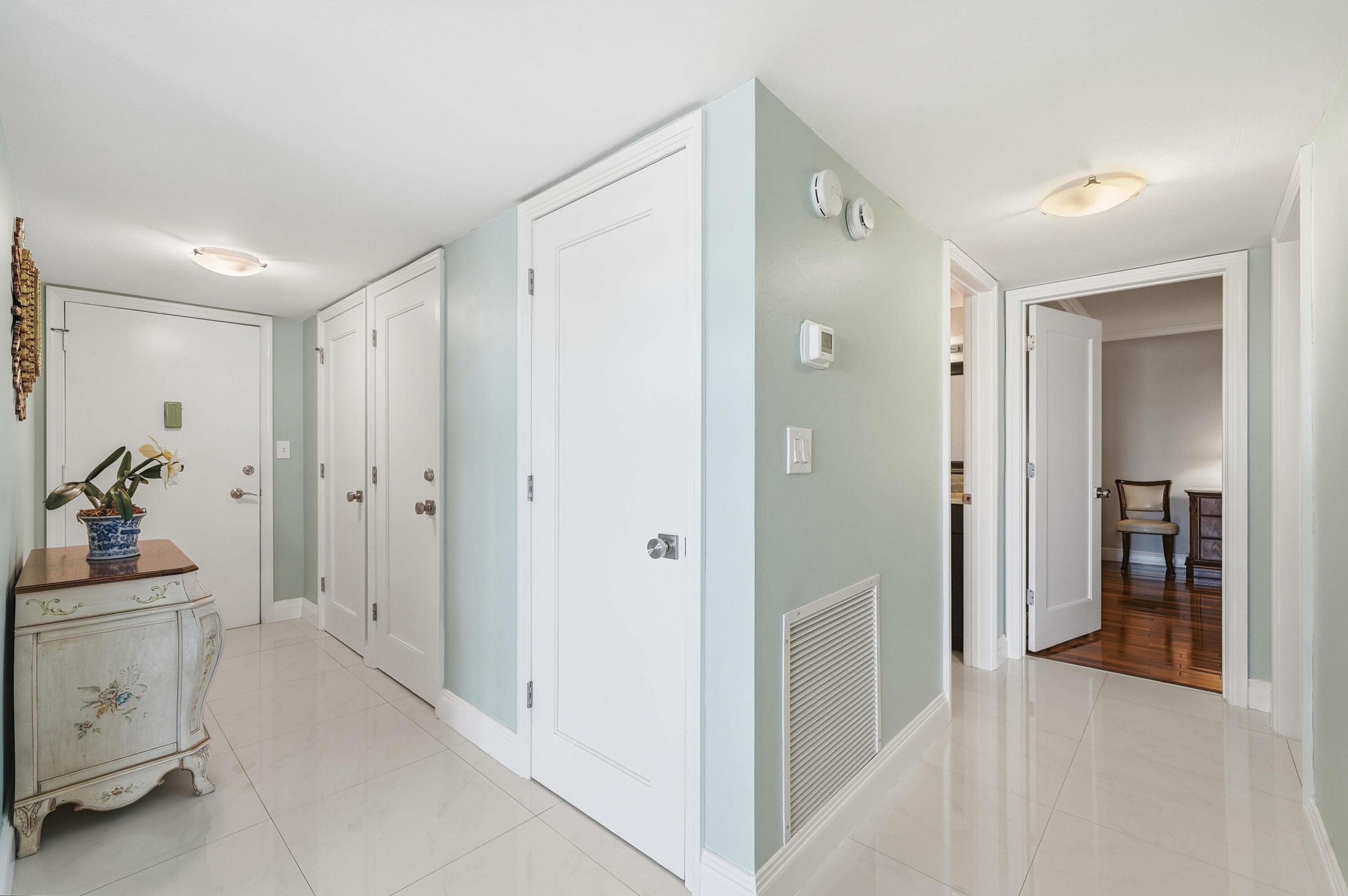 STRATFORD TOWERS CONDO - Residential