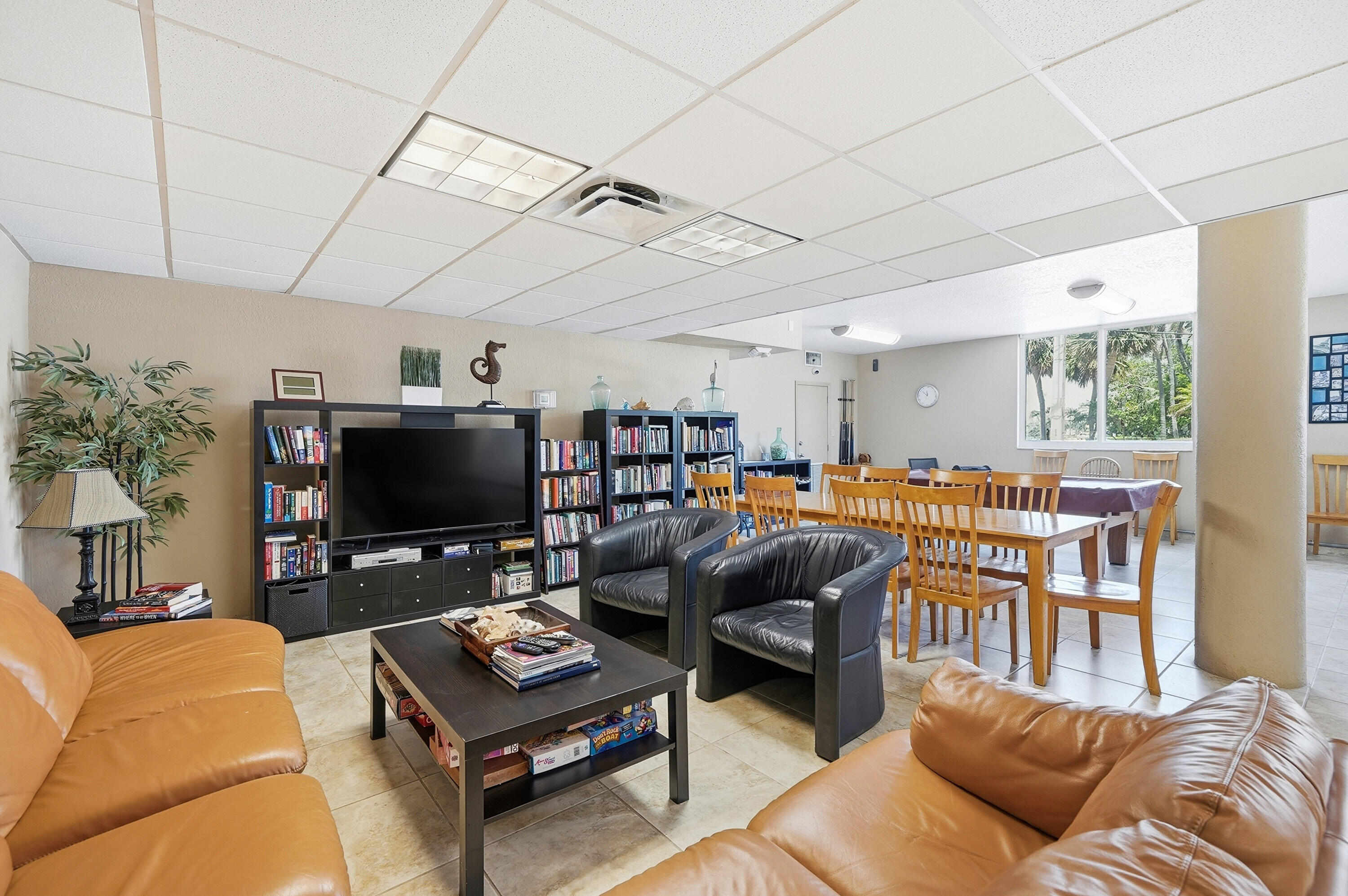 STRATFORD TOWERS CONDO - Residential
