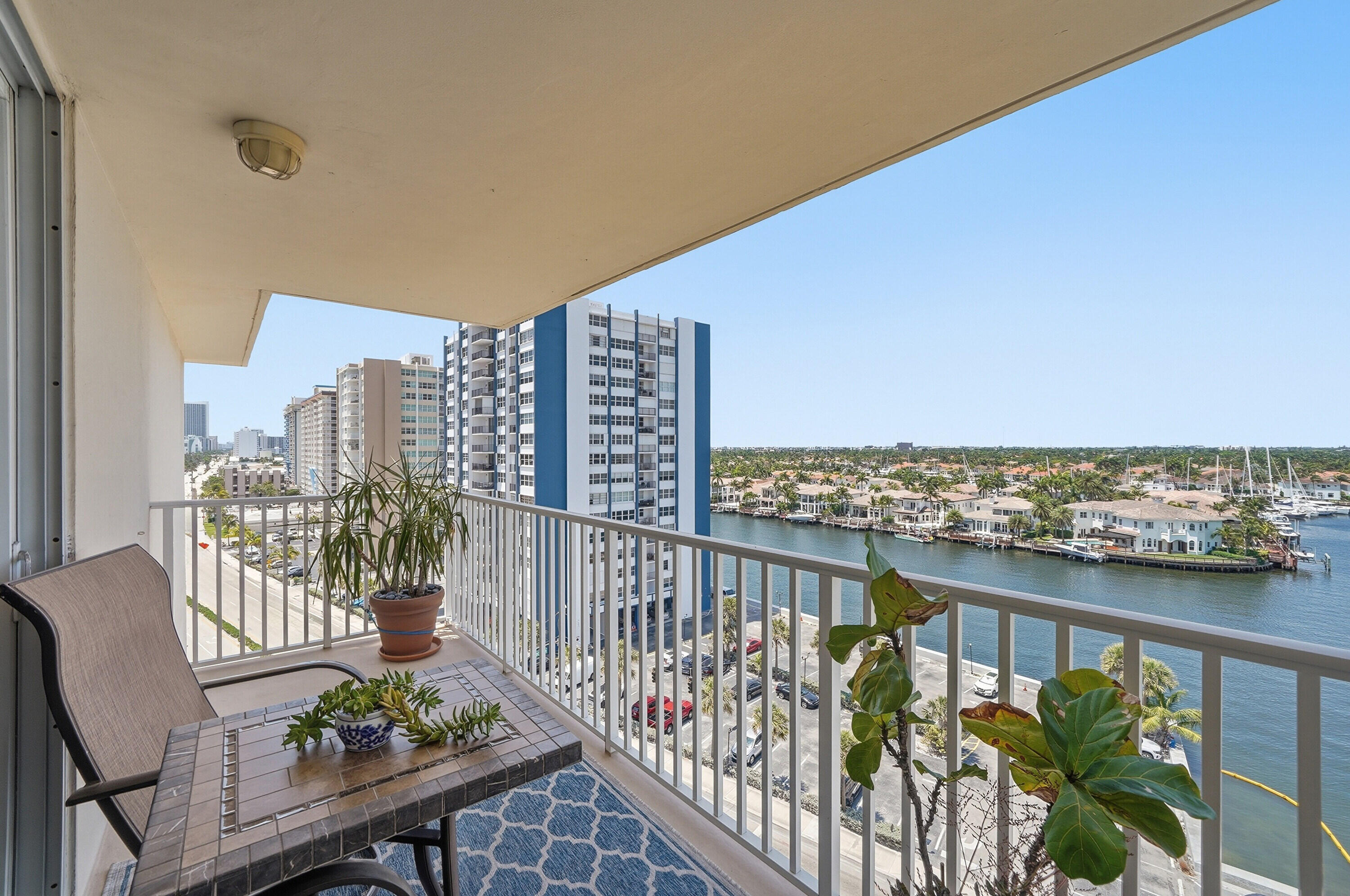 STRATFORD TOWERS CONDO - Residential