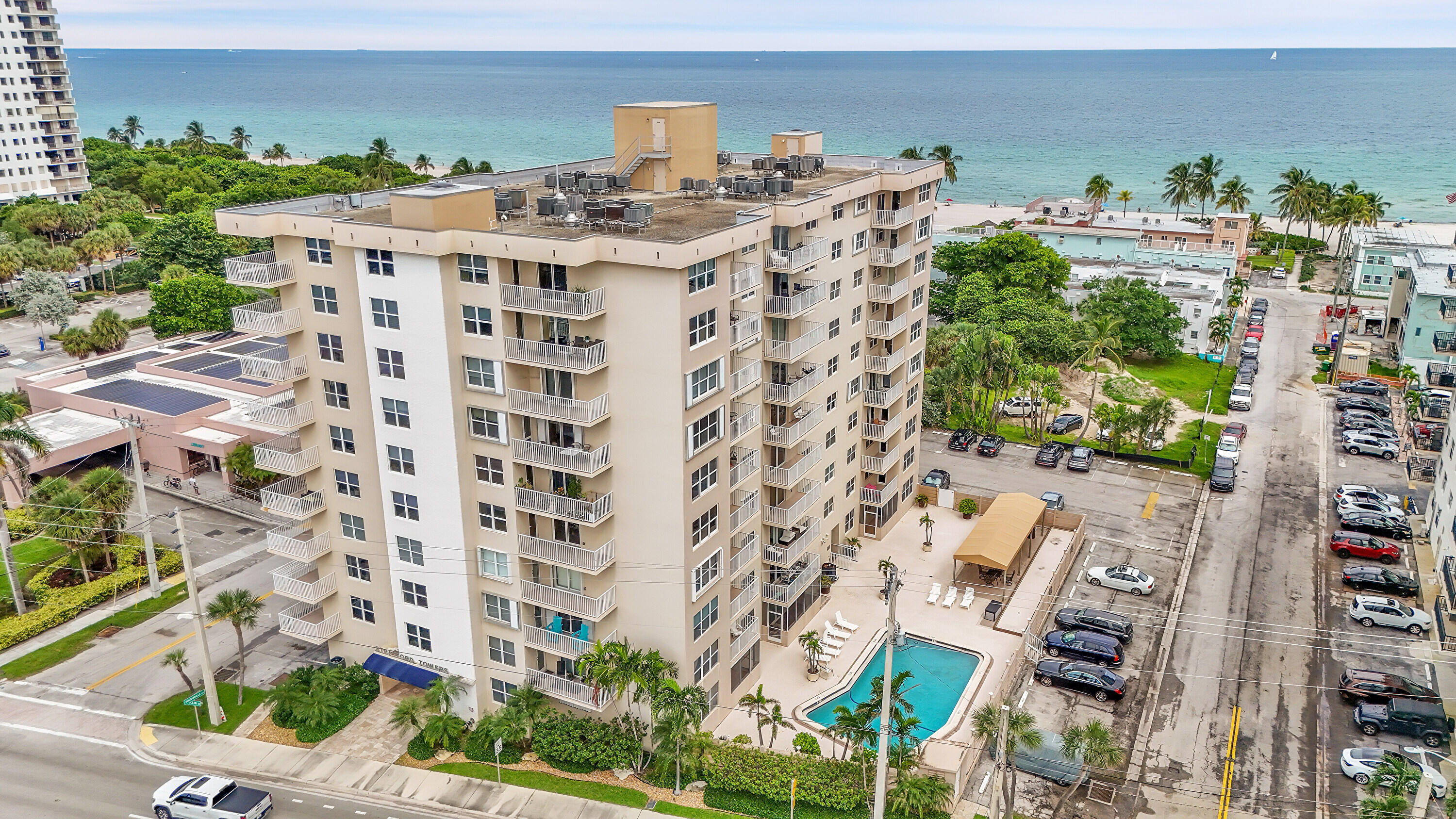STRATFORD TOWERS CONDO - Residential