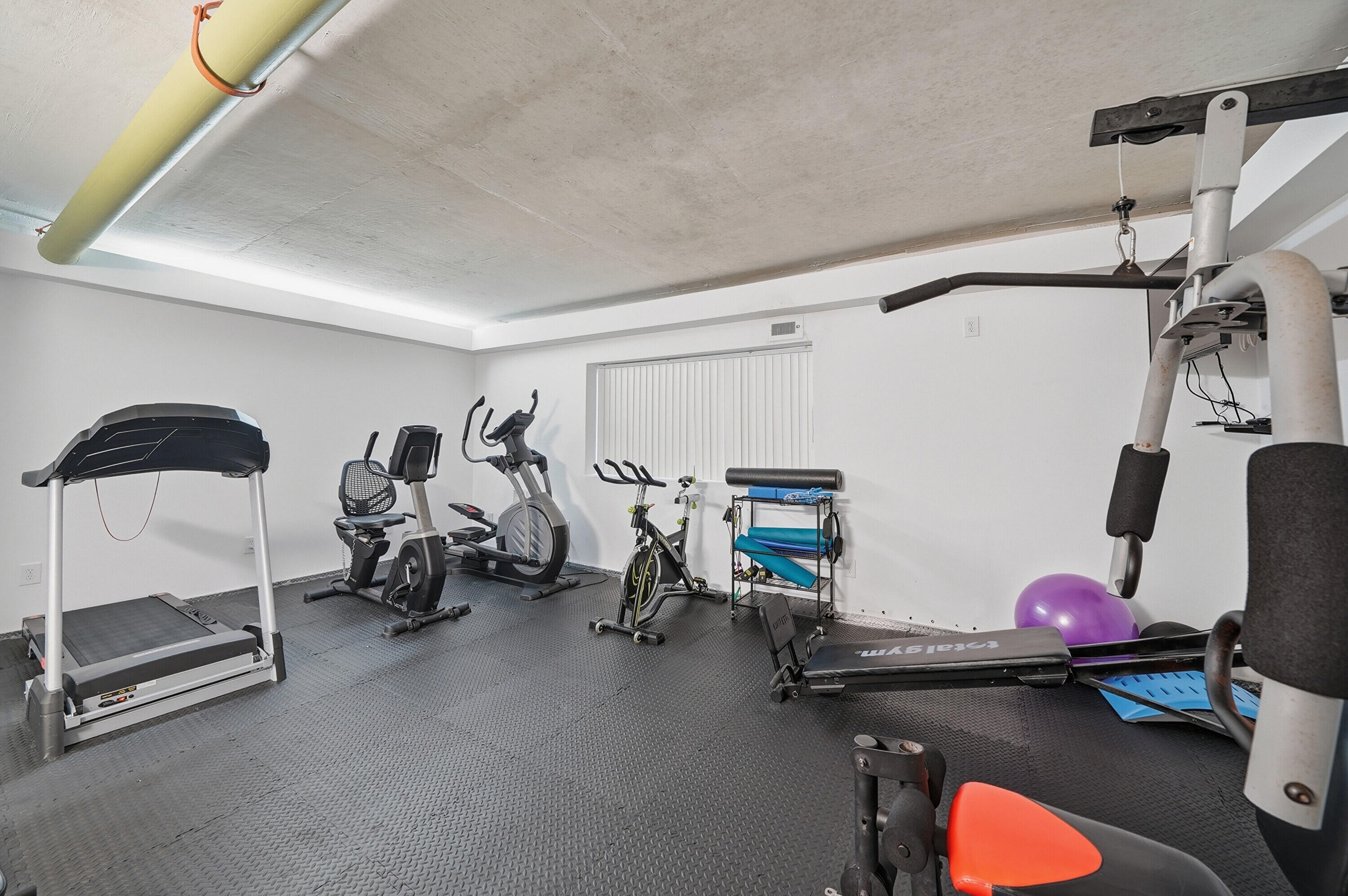 STRATFORD TOWERS CONDO - Residential