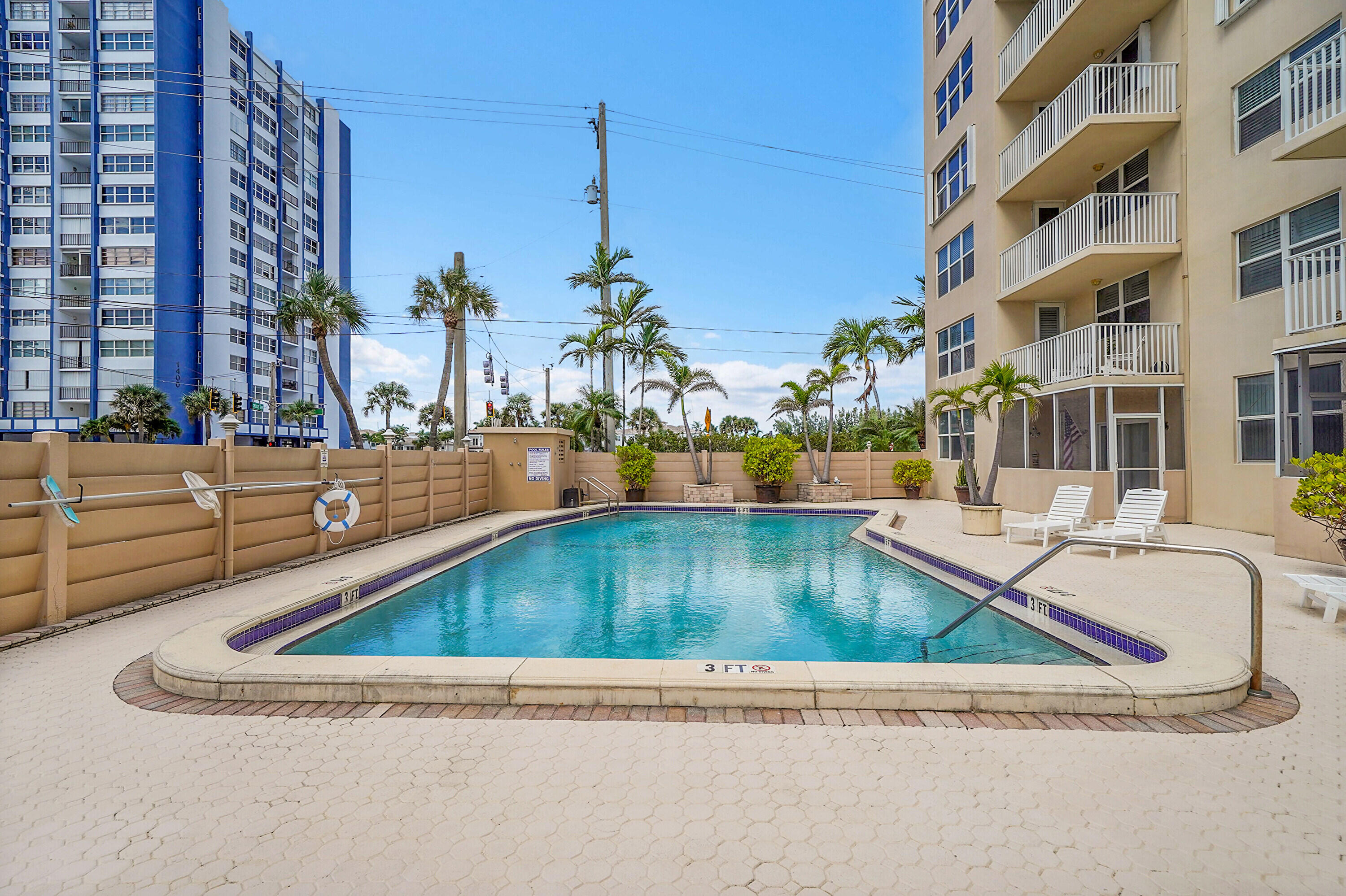 STRATFORD TOWERS CONDO - Residential