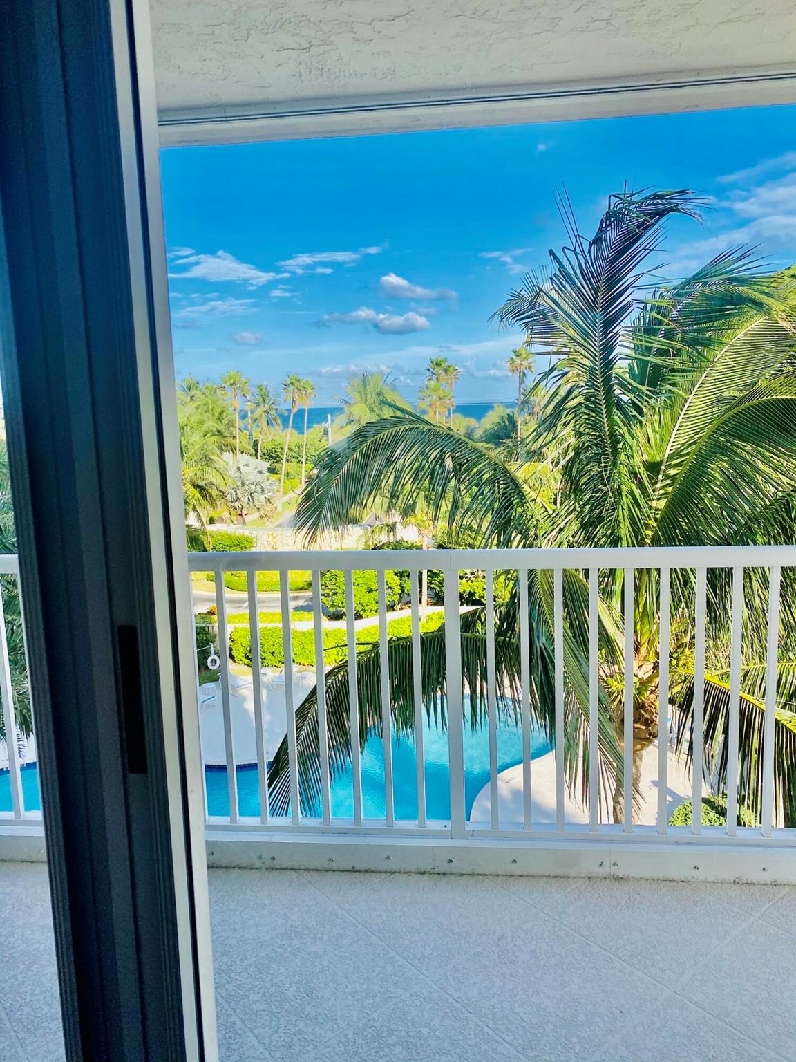 5049 N Highway A1a 402, Hutchinson Island, FL, 34949/$599,900 2 5049 N Highway A1a 402