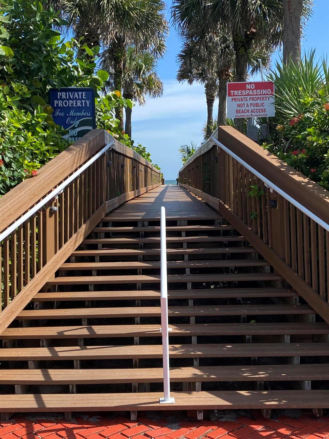 5049 N Highway A1a 402, Hutchinson Island, FL, 34949/$599,900 3 5049 N Highway A1a 402