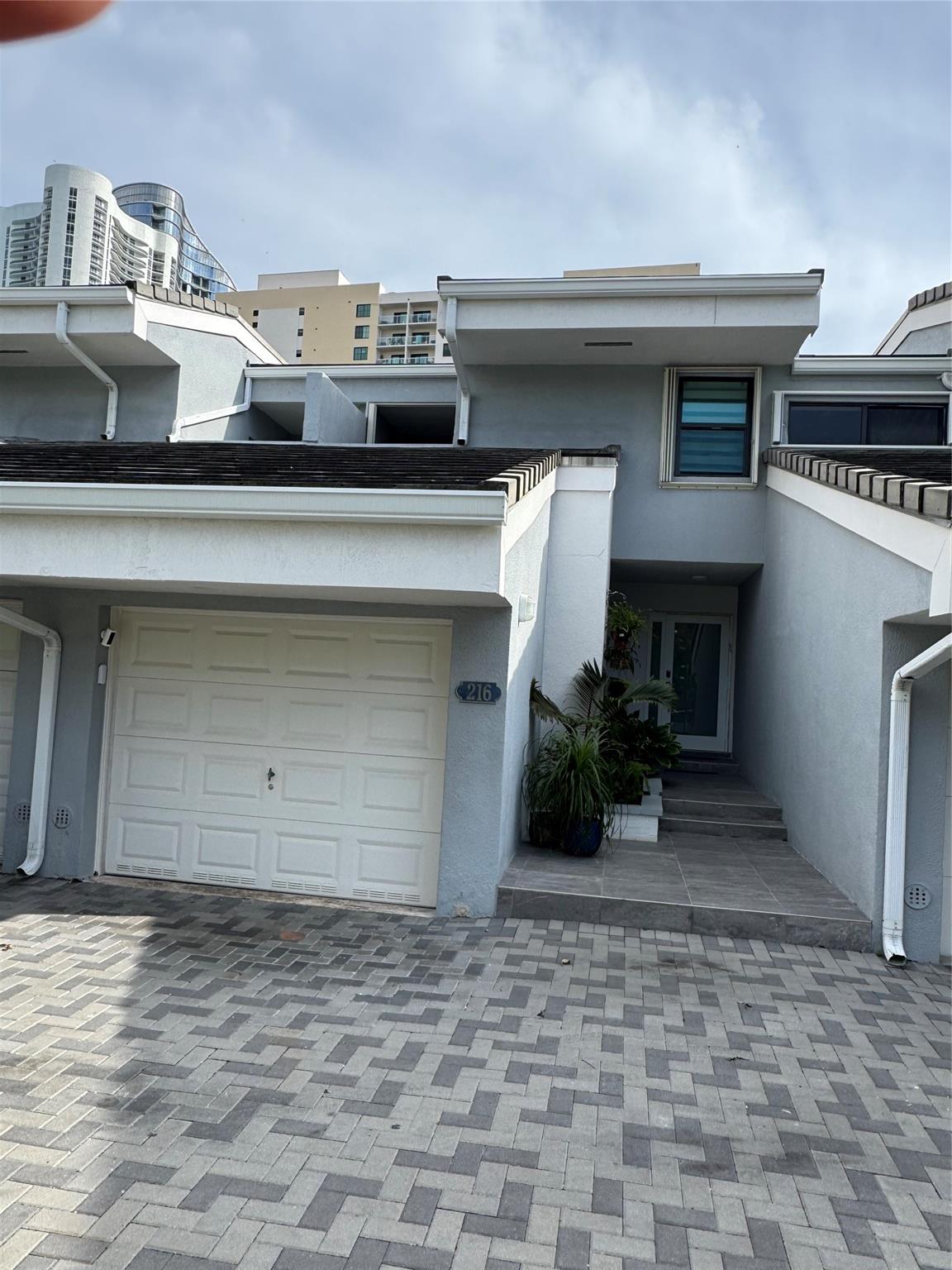 216 Poinciana Dr 216