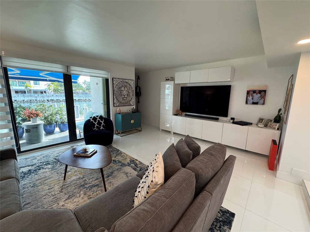 POINCIANA IS YT & RCQ CLU - Residential