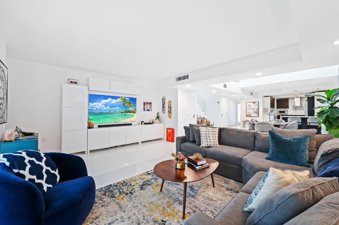 POINCIANA IS YT & RCQ CLU - Residential